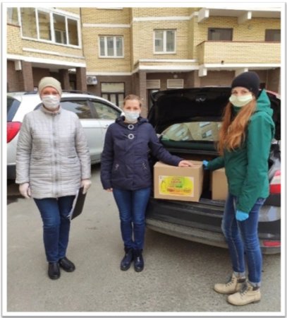 Специалисты УСС продолжают развозить продуктовые продукты от губернатора Московской области нуждающимся семьям.