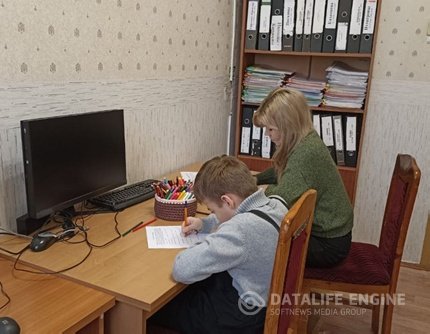 В службе сопровождения замещающих семей педагог-психолог Медведева Татьяна Андреевна ежедневно проводит консультации и диагностику.