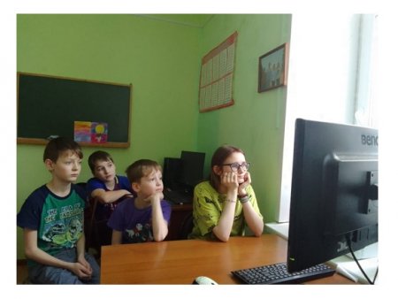 Дети СЦ "Ступинский", приняли   участие в вебинаре после чего состоялся мастер-класс по изготовлению украшений из натурального камня.