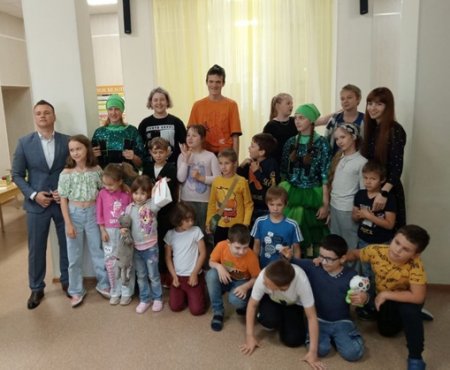 Волонтёры из организации "Спутник добра" подарили ребятам весёлый праздник. 