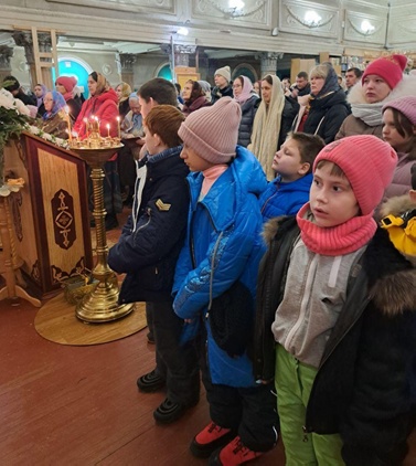 Посещение Рождественской службы в храме Всех святых воспитанниками семейного центра "Ступинский".